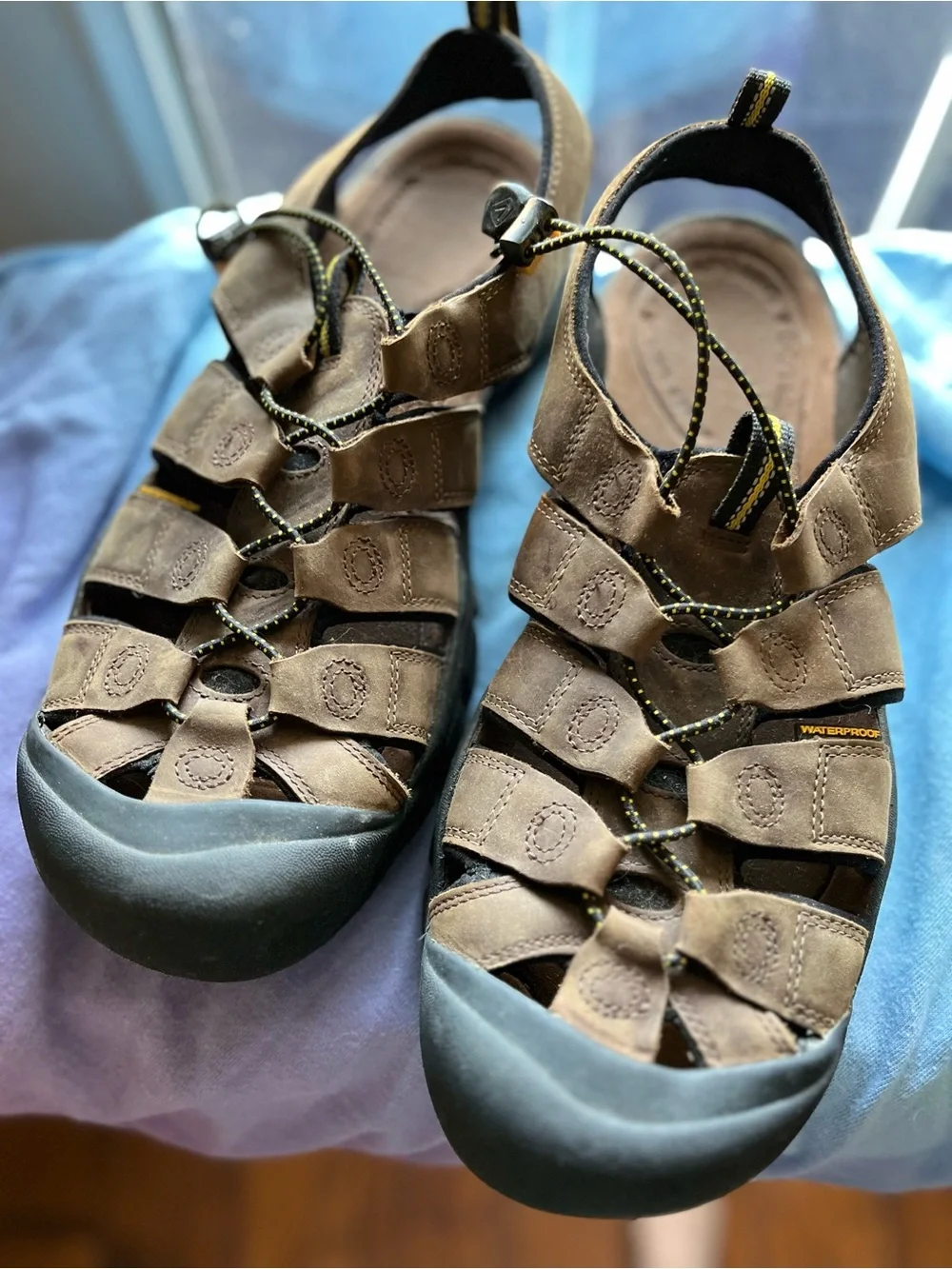 Keen Brown Closed-Toe Men’s Outdoor Sandals, wore once inside